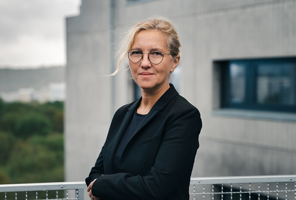 Katarina Malaga, professor inom hållbart byggande, doktor inom kemisk- och mekanisk nedbrytning av byggmaterial samt marknadschef på RISE.