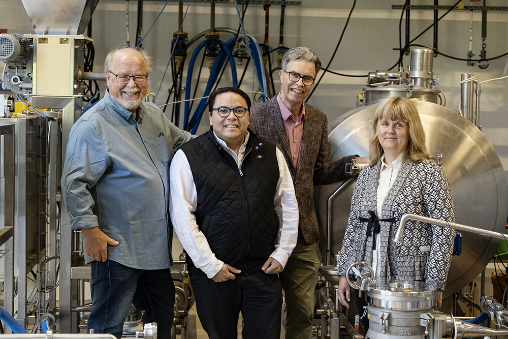 Mats Larsson, styrelseordförande, Alfredo Zambrano, forskare, Leif Bülow, programdirektör och Inger Ahldén, forskningsledare för ScanOats. Foto: Johan Lindvall