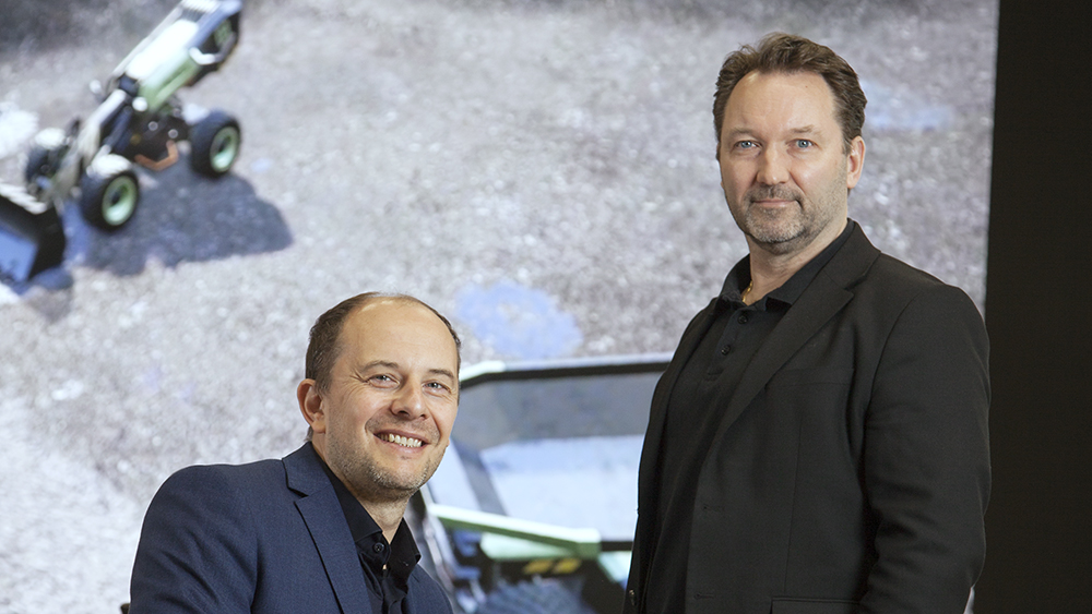 Marco Bertoni, professor i maskinteknik och Tobias Larsson, professor i maskinteknik vid BTH. Foto: Jörgen Ragnarson