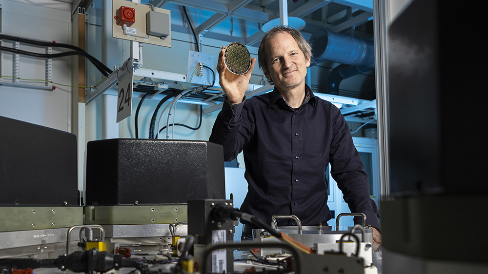 Per-Erik Hellström, professor vid KTH:s elektrumlaboratorium. Foto: Johan Marklund