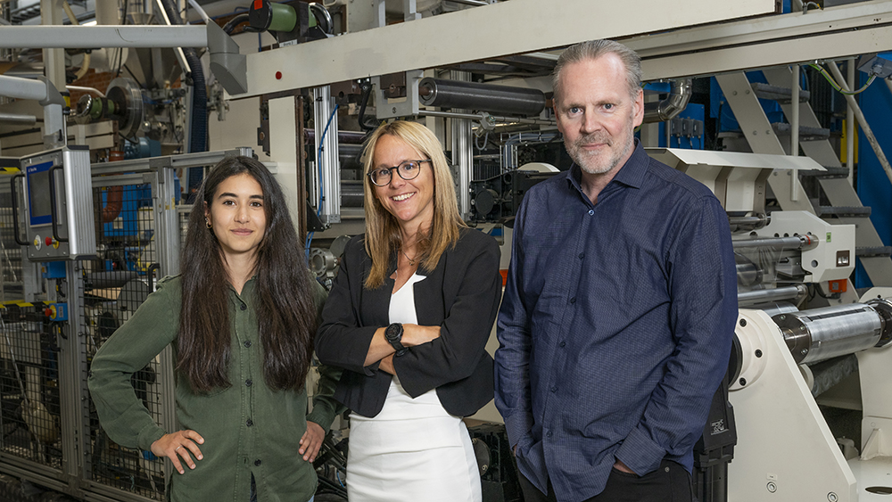 Mariapia Summa, industridoktorand, Maria Messing, professor vid LTH och Nils Toft, senior specialist vid Tetra Pak. Foto: Jens C Hilner