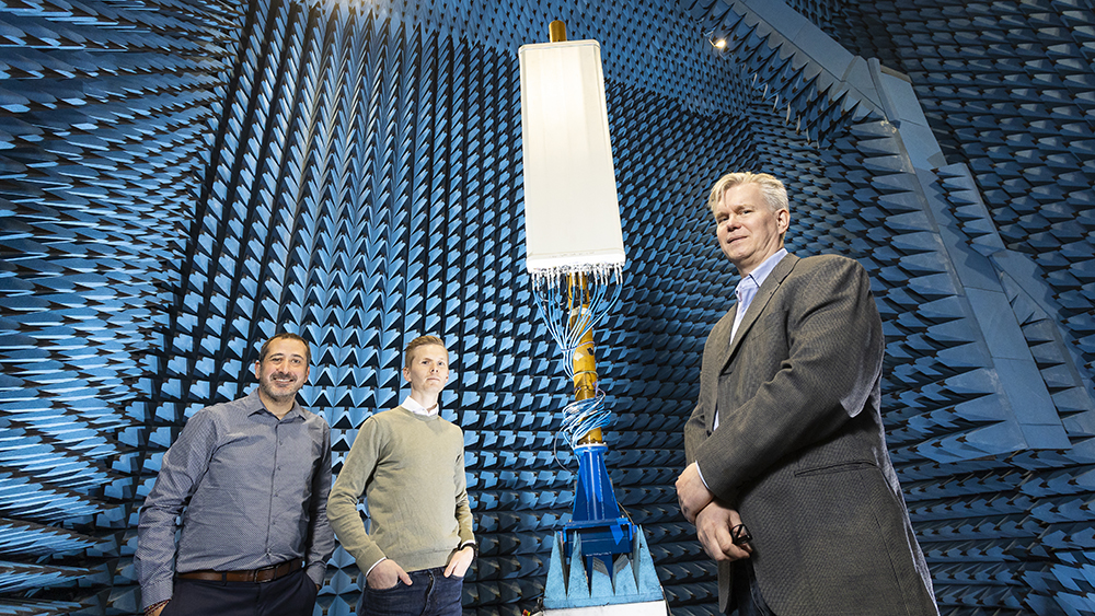 Oscar Quevedo-Teruel, professor vid KTH, Johan Lundgren, industridoktorand och Magnus Broden, utvecklingschef på CellMax. Foto: Johan Marklund